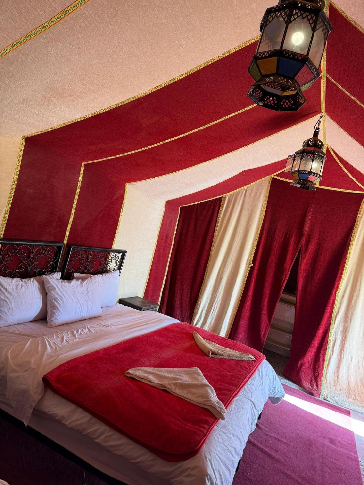 Sahara desert camp Merzouga Bagian luar foto